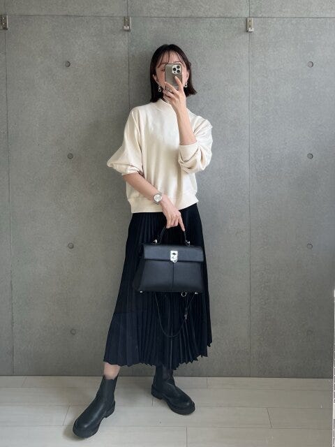 UNIQLO:C ユニクロ プリーツカラーブロックスカート ブラック スウェット コーデ UNIQLO:C ユニクロ プリーツカラーブロックスカート ブラック スウェット コーデ