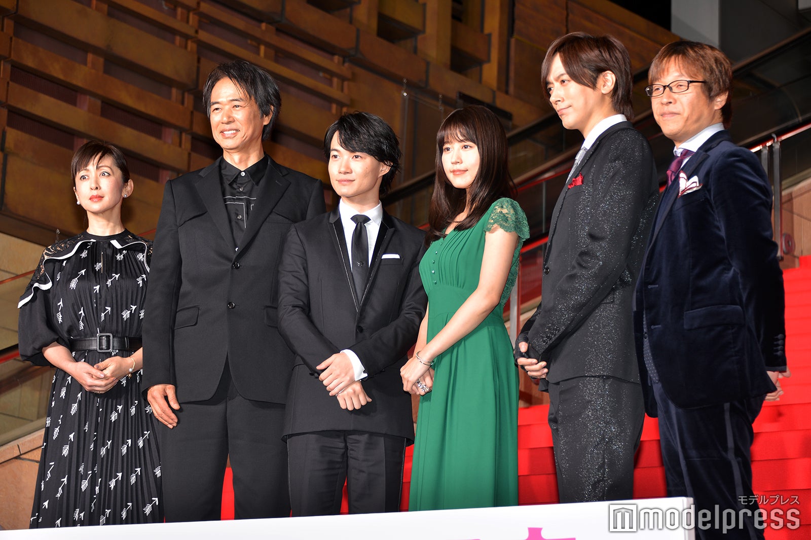 （左から）斉藤由貴、時任三郎、神木隆之介、有村架純、DAIGO、三木孝浩監督（C）モデルプレス