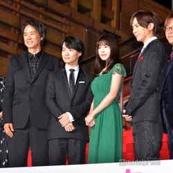（左から）斉藤由貴、時任三郎、神木隆之介、有村架純、DAIGO、三木孝浩監督（C）モデルプレス