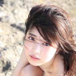 モデルプレス - 吉田莉桜、透明美肌にドキッ ドラマチックな肢体披露