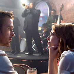 「ラ・ラ・ランド」ワンシーン（C）EW0001: Sebastian (Ryan Gosling) and Mia (Emma Stone) in LA LALAND.Photo courtesy of Lionsgate.