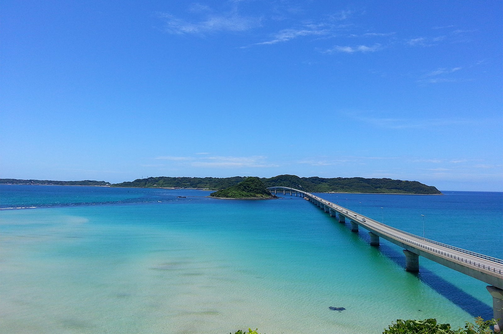 絶景ドライブルートとして人気を博す「角島大橋」／画像提供：下関市役所 豊北総合支所 地域政策課