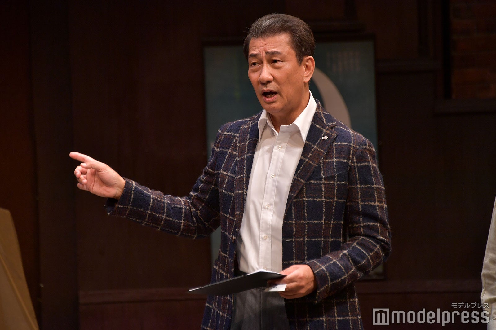 映画プロデューサー・並木憲次を演じる中井貴一（C）モデルプレス