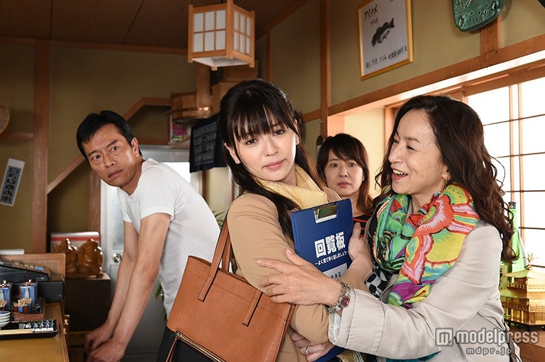 ドラマ『結婚式の前日に』より（C）TBS