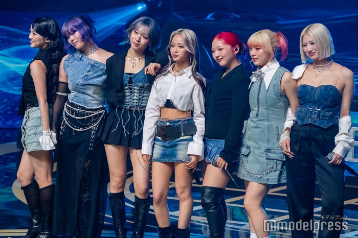 KOHARU(コハル)、NAOKO(ナオコ)、JISOO(ジス)、 YURI(ユリ)、CHIKA(チカ)、MAHINA(マヒナ)、MOMOKA(モモカ)/HANA(C)モデルプレス