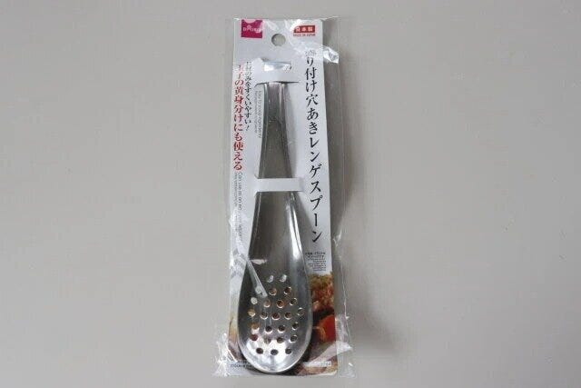 ダイソー　盛り付け穴あきレンゲスプーン　パッケージ