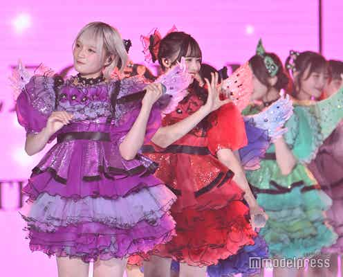 CANDY TUNE、“特別衣装”でデビュー曲&TikTokバズ「倍倍FIGHT!」連続披露 可愛らしい仕草に釘付け【TGC2025A/W】