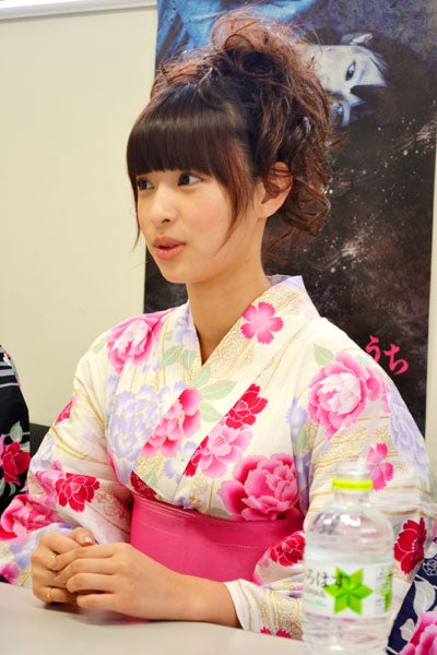 インタビューに答える日南響子