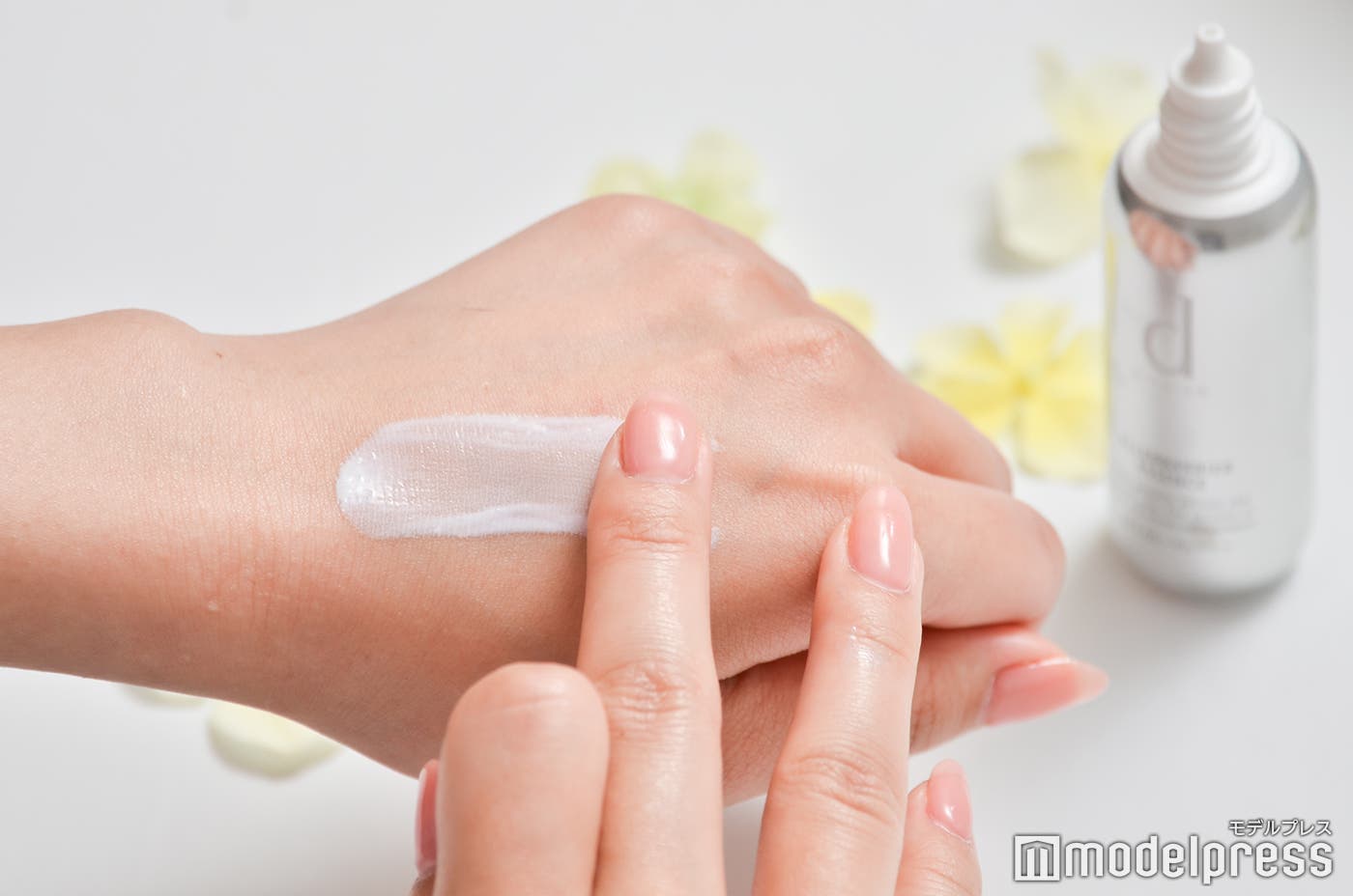 のびのよいテクスチャー(C)モデルプレス