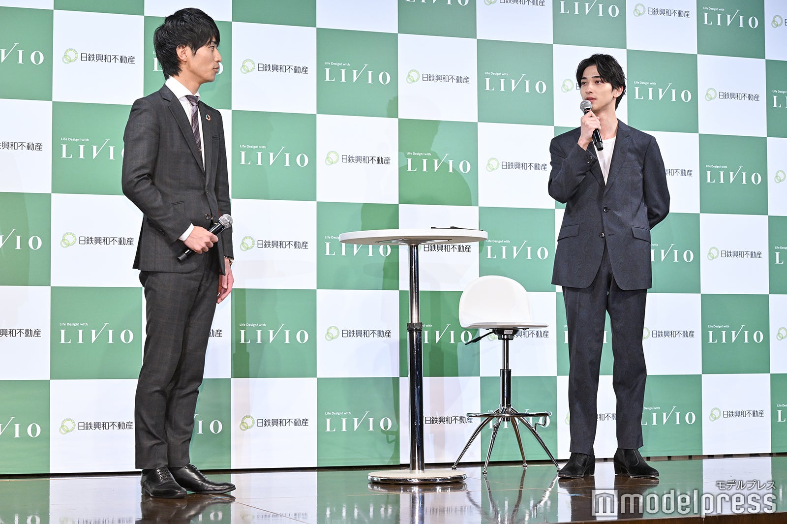 “社員とともに立ってトーク” イベントで紳士的な対応を見せた横浜流星（C）モデルプレス