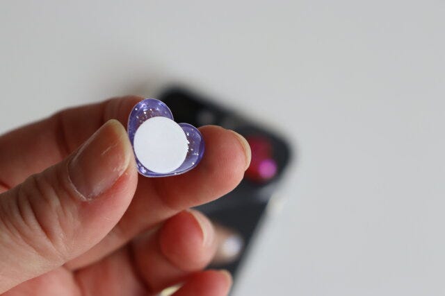 ダイソー　スマホ貼り付けパーツ（キラキラ、5P）　シール