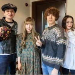 GLIM SPANKY・松尾 イギリスで見つけたヴィンテージドレスに一目惚れ!