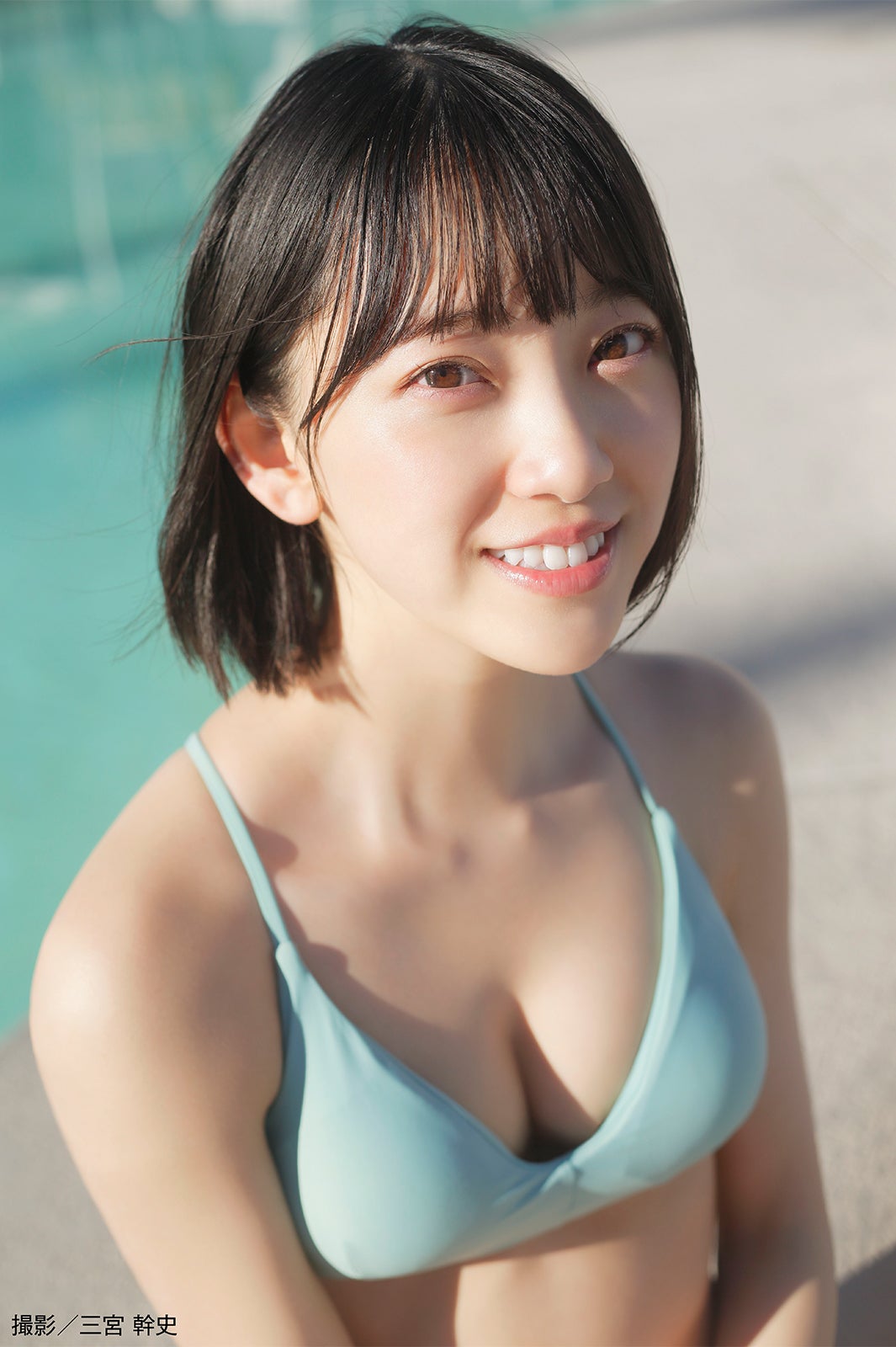 乃木坂46堀未央奈 メンバー初の水着で表紙 透明感あふれるボディ披露 モデルプレス