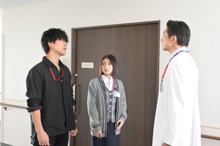 桐谷健太、長濱ねる、神尾佑「院内警察」第2話より(C)フジテレビ/共同テレビ