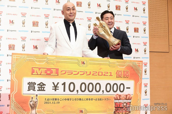 錦鯉(長谷川雅紀/渡辺隆) (C)モデルプレス