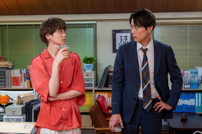 吉野北人、間宮祥太朗/「魔法のリノベ」第1話より(C)カンテレ