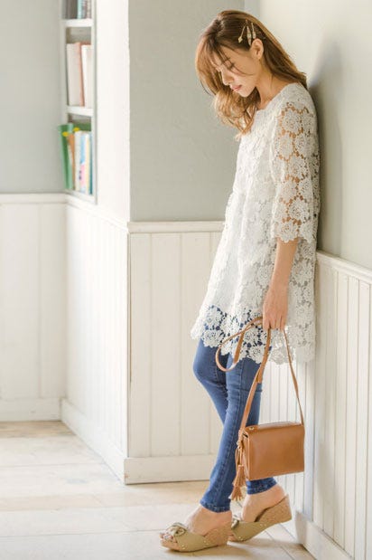 フラワーレースチュニック「Re:EDIT by GALSTAR」3,498円(税込)/画像提供:Re:EDIT by GALSTAR