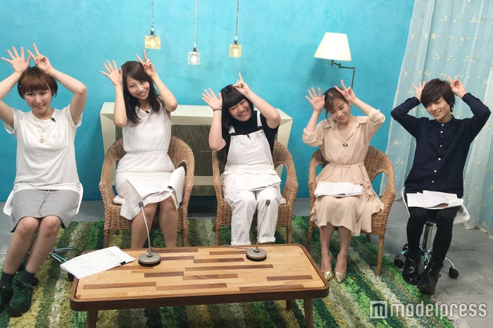 「ナナイロ~FRIDAY~」生放送の様子(C)モデルプレス