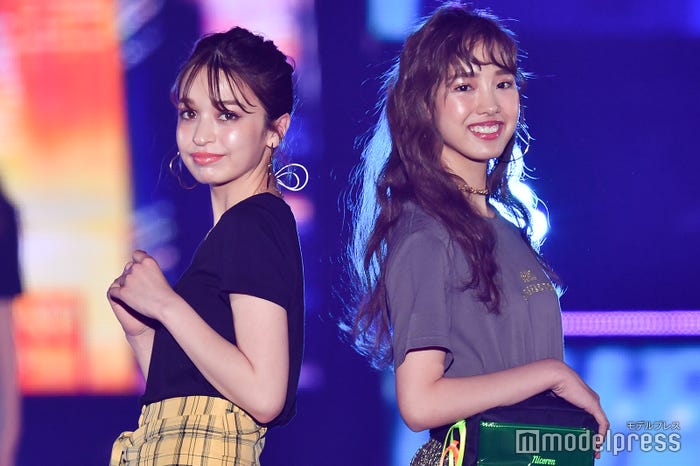 日向カリーナ、飯窪春菜 (C)モデルプレス