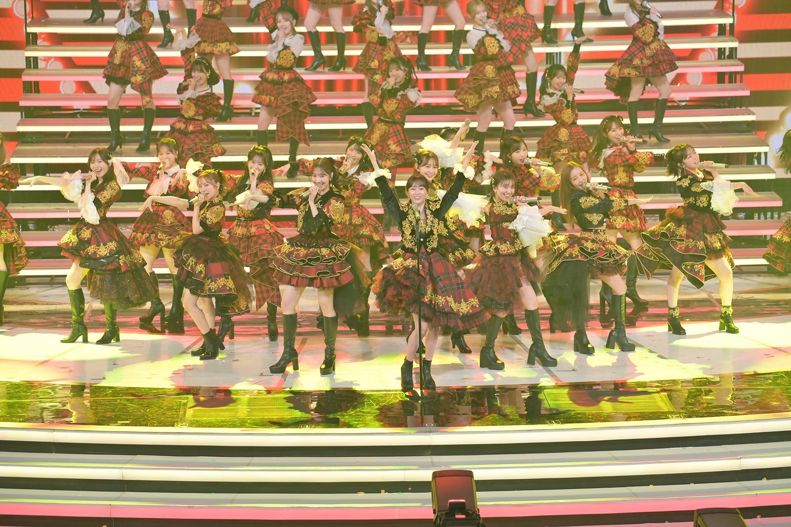 【紅白本番】前田敦子＆大島優子、9年ぶりテレビ共演 AKB48レジェンドOG＆現役全メンバーでのヒット曲メドレーに反響続々「胸アツすぎる」「ずっと青春」