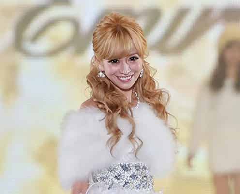 No.1キャバ嬢モデル愛沢えみり、ゴージャス衣装で美脚披露 華やかにステージ彩る<関コレ2015A/W>