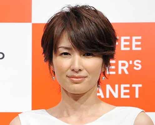 吉瀬美智子、ミニワンピでスラリ美脚を披露 ライフスタイルを語る