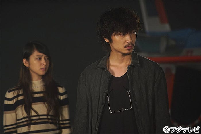 武井咲、綾野剛/「すべてがFになる」第5話より