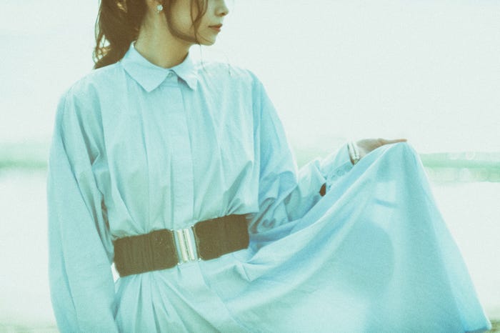 交際前は色々と悩んでしまいがち/photo by ぱくたそ