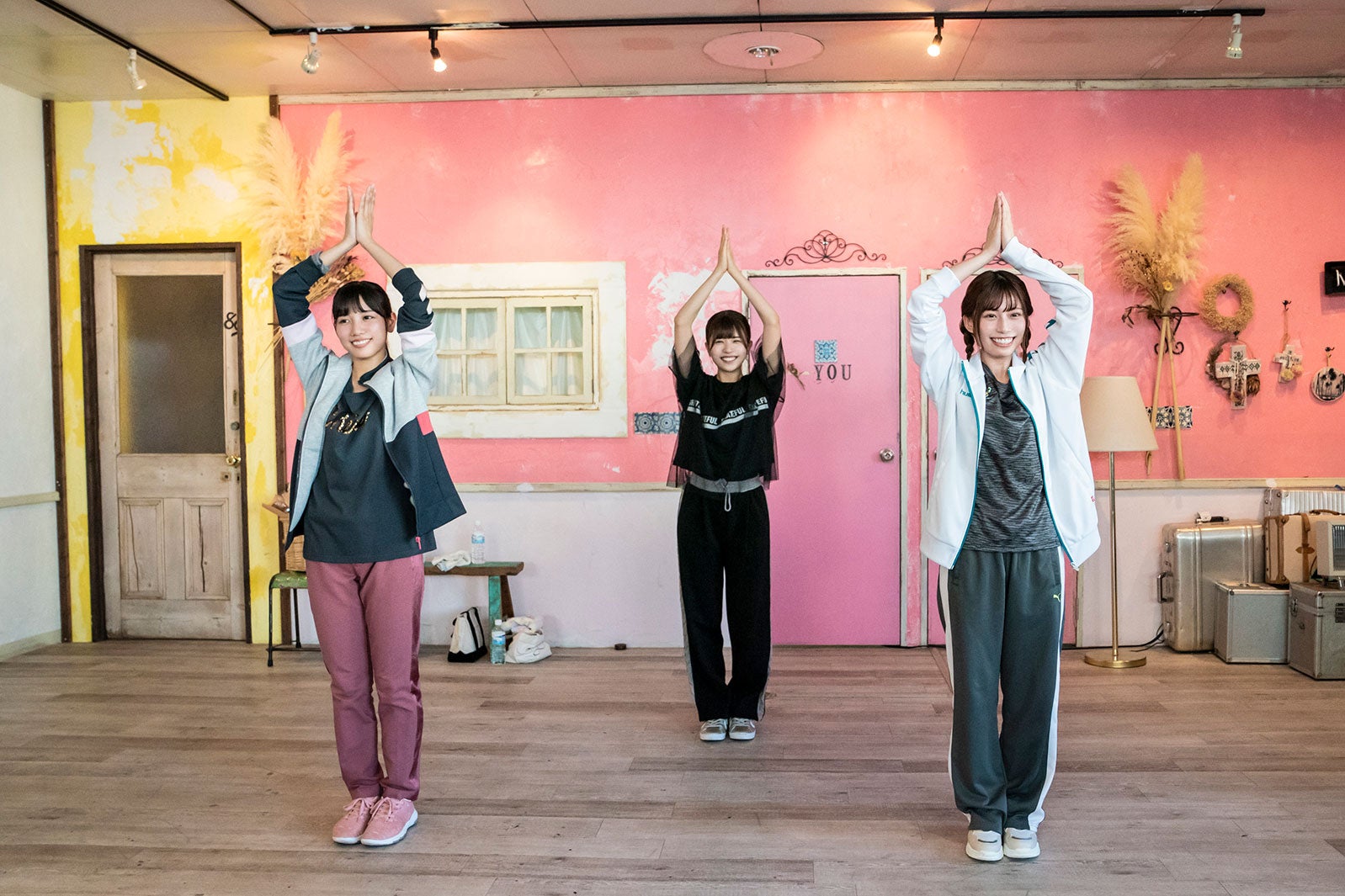 （左から）河田陽菜、松田好花、東村芽依／「DASADA」最終話より（C）「DASADA」製作委員会 