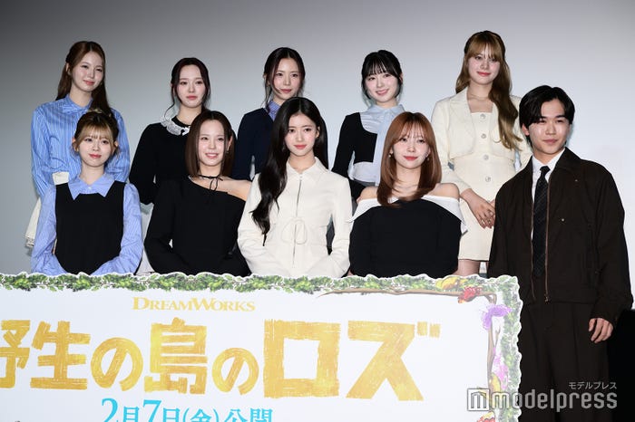 NiziU(後列左から)アヤカ、リオ、マヤ、ミイヒ、ニナ(前列左から)リク、マコ、リマ、マユカ、鈴木福(C)モデルプレス