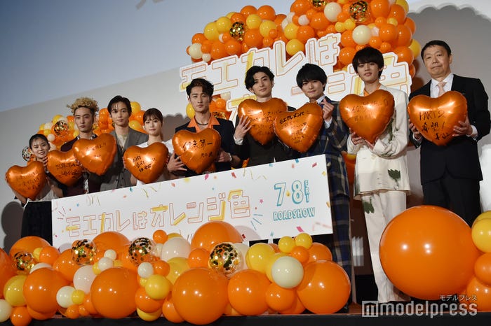 (左から)永瀬莉子、上杉柊平、鈴木仁、生見愛瑠、岩本照、古川雄大、浮所飛貴、藤原大祐、村上正典監督(C)モデルプレス