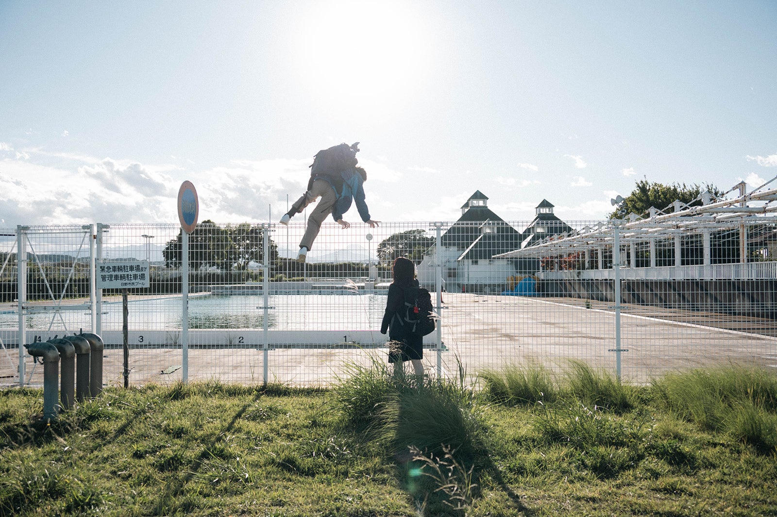 山時聡真、佐々木悠華 （C）2022「散歩時間～その日を待ちながら～」製作委員会