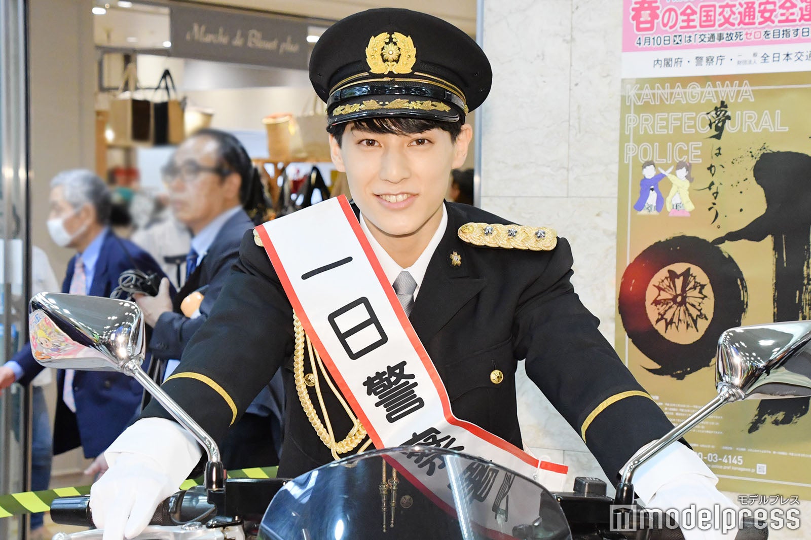 超特急ユースケ、初の1日警察署長　無茶振りにも神対応