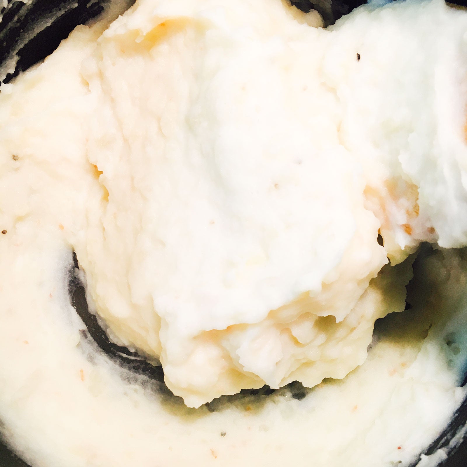 手順6：牛乳を少しずつ加えながらなめらかなピューレ状にします。／画像提供：柏原歩