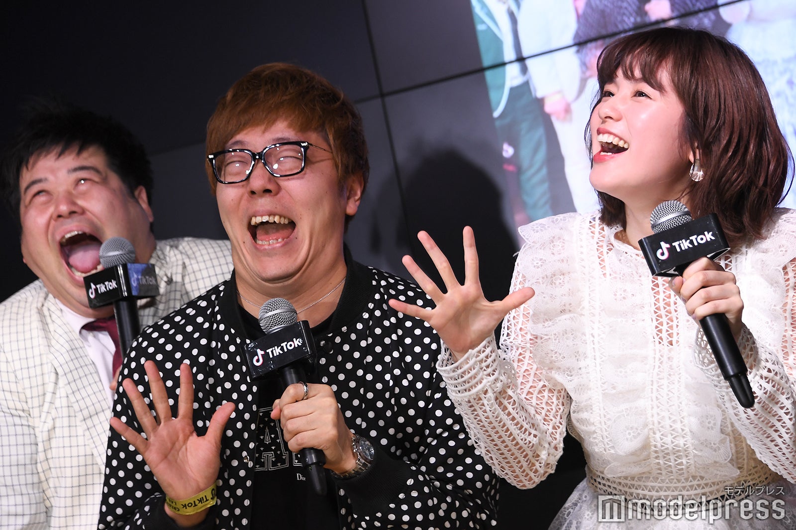 撮影終盤／岩橋良昌、HIKAKIN、筧美和子 （C）モデルプレス