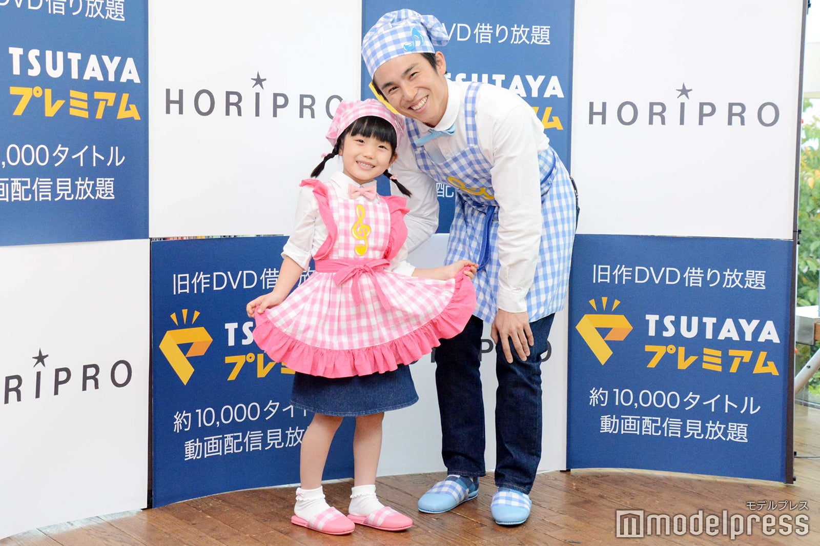 山崎莉里那、中尾明慶 （C）モデルプレス