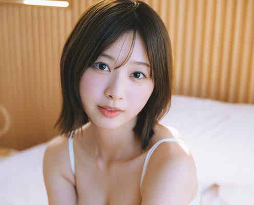 日向坂46富田鈴花、ランジェリーカット初解禁 あどけない表情魅せる【鈴花サーキット】