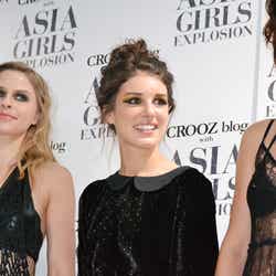 ケイティ・フィッツジェラルド、シェネイ・グライムス、ジェシカ・ストループ