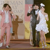 郷ひろみ バナナマン日村が紅白ステージに乱入 念願のコラボ実現 紅白本番 モデルプレス 郷ひろみ バナナマン日村が紅白ステージに乱入 念願のコラボ実現 紅白本番 モデルプレス