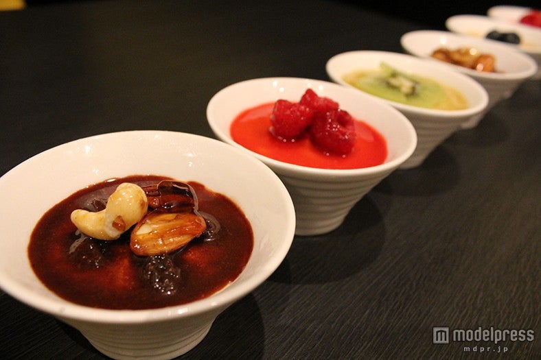 「季節のRawケーキ 陶器入」850円（税抜）～／画像提供：La table du primeur