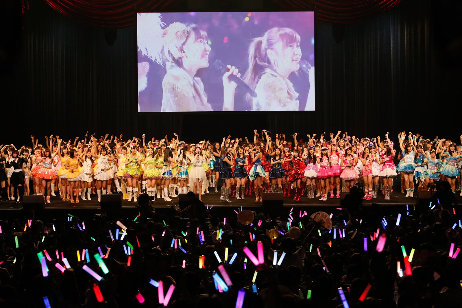 横浜アリーナと中継も「AKB48グループ同時開催コンサートin横浜～来年こそランクインするぞ決起集会～」（C）AKS