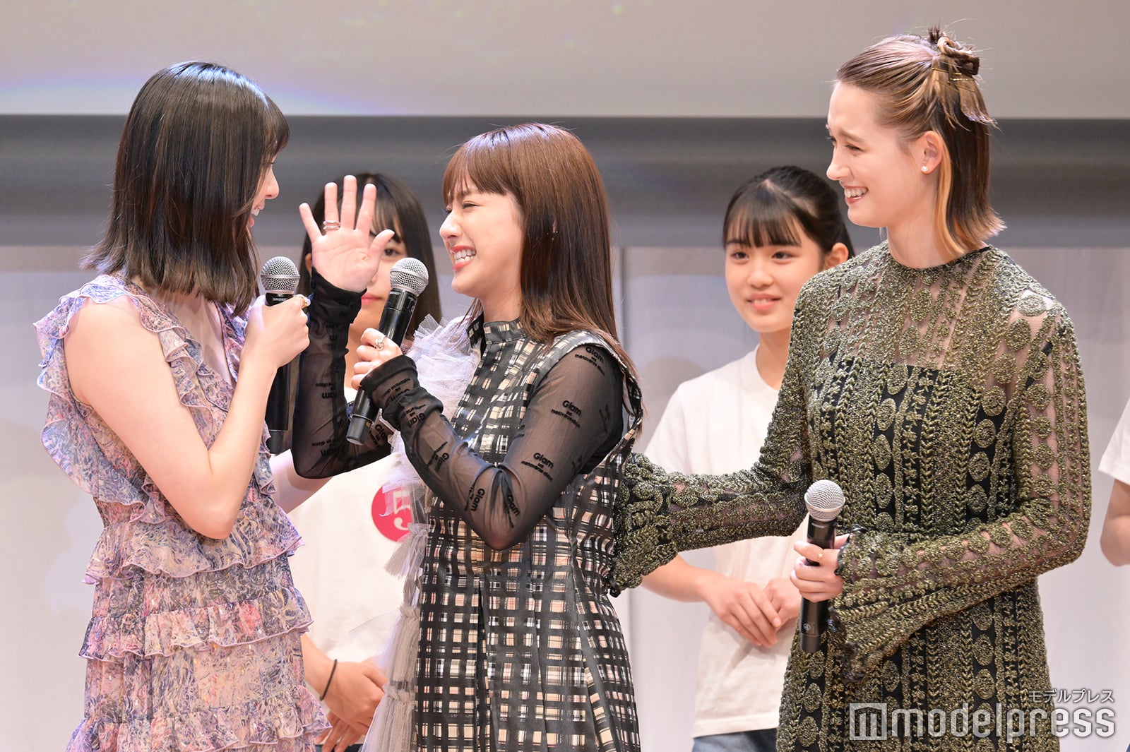 新川優愛、平祐奈、トラウデン直美（C）モデルプレス