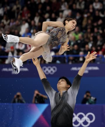 団体銀もフィギュア日本に勢い メダルラッシュ予感 圧巻演技連発のりくりゅうは金現実味 ラスト五輪の坂本花織も好調 男子は鍵山優真、佐藤駿のダブルエースが打倒マリニンに挑む