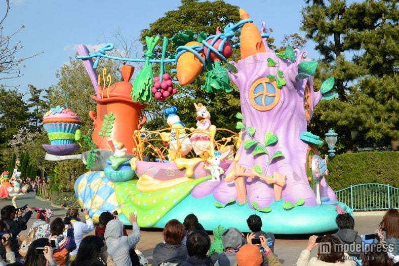 イースターバニーたちの大好物をつくるキッチン