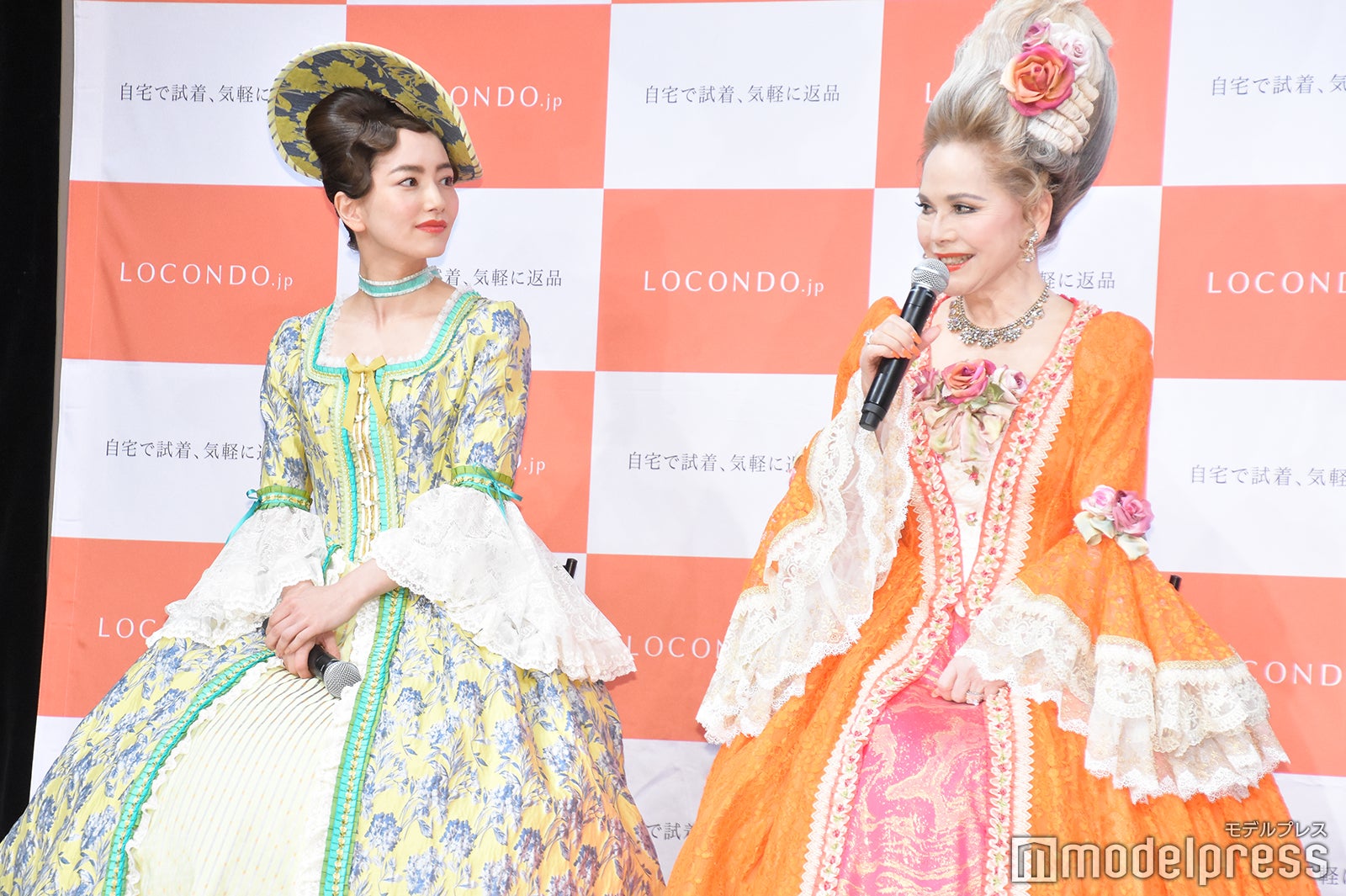 辻元舞、デヴィ夫人（C）モデルプレス