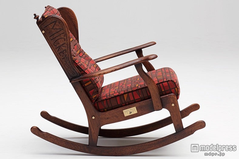 カリモク家具／ロッキングチェア（C）Disney