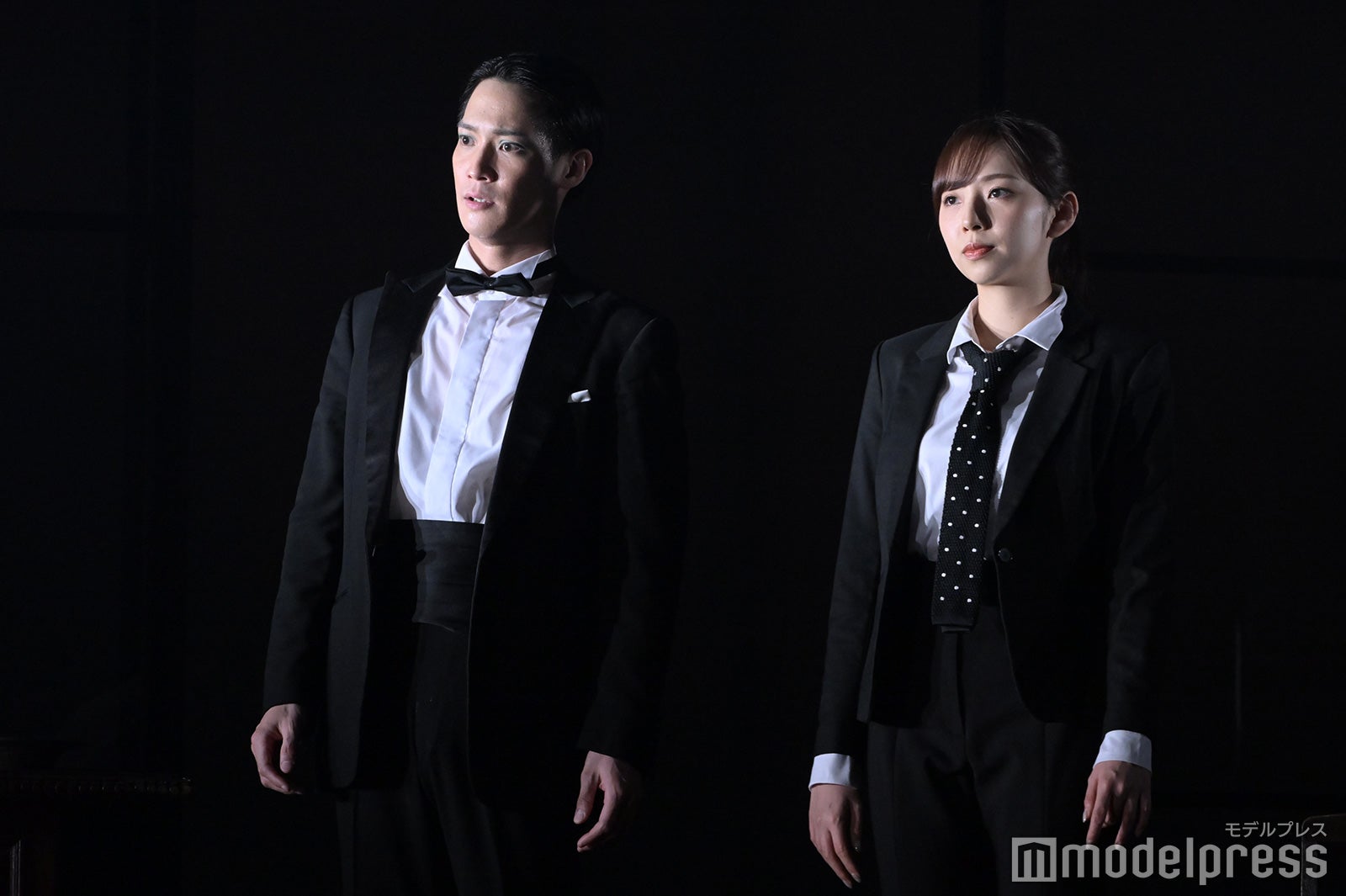 味方良介、新内眞衣（C）モデルプレス