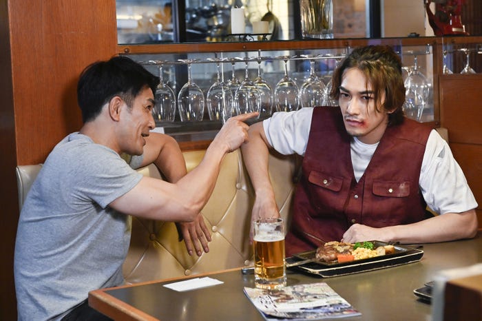 北村一輝、町田啓太/「テッパチ!」第1話より(C)フジテレビ