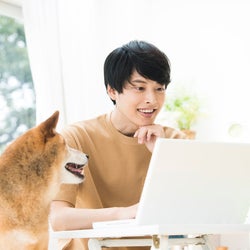 大学生の息子のオンライン授業の様子を覗いてみたら……想定外の授業内容にママ絶句!