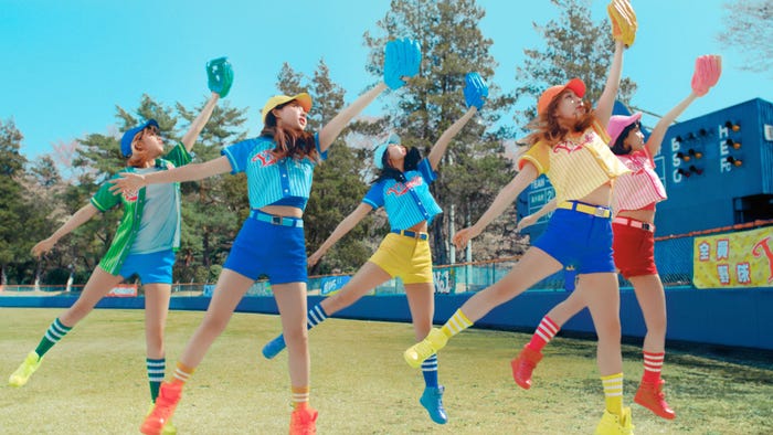Twice カラフルユニフォームで美脚全開 モデルプレス Twice カラフルユニフォームで美脚全開 モデルプレス